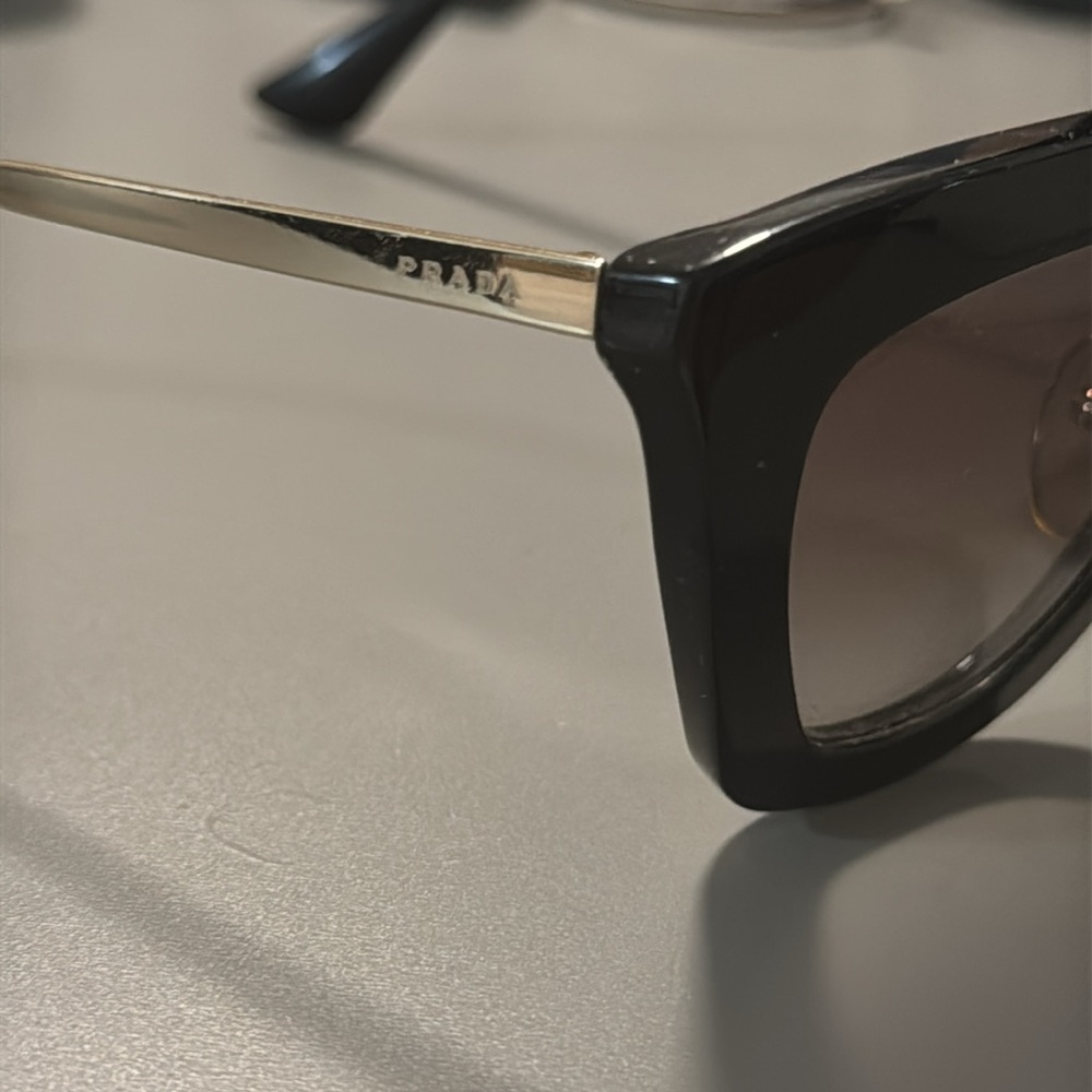 Prada sunglasses - Picture 2 of 4